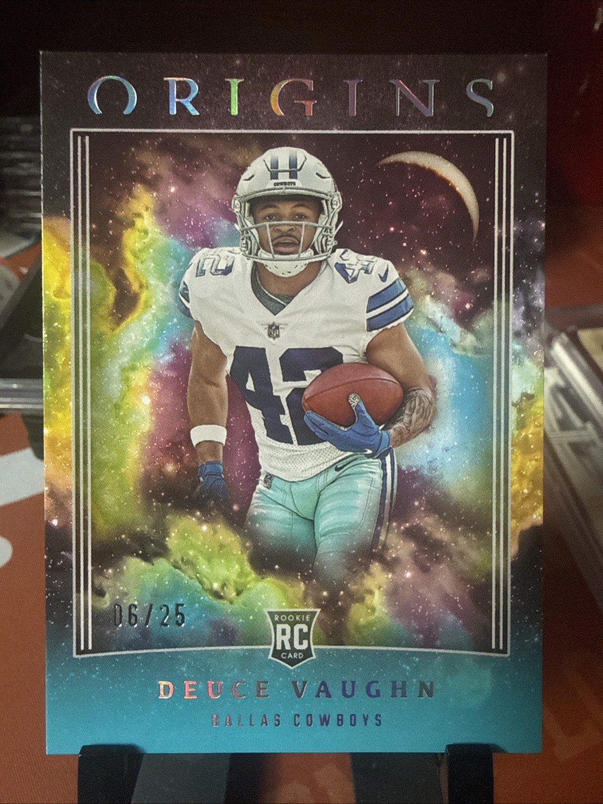 2023 Panini Origins Deuce Vaughn #145 Turquoise Rookie Card /25 COWBOYS, BRONCOS