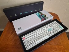 TET keyboard in E-white / PVD Black