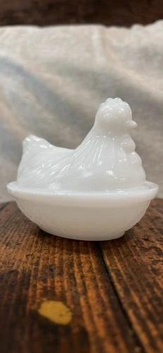 Vintage Hazel Atlas Small Milk Glass Hen On Nest Candy Trinket Dish (READ)
