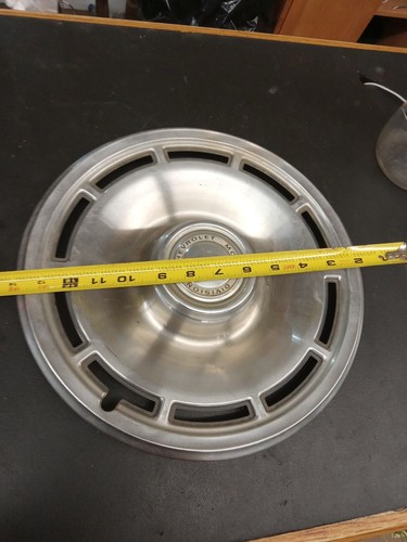 VINTAGE CHEVROLET CAMARO CHEVELLE NOVA HUBCAP WHEEL COVER. - Picture 4 of 5