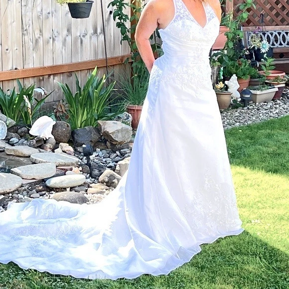 Vestido de novia Mori Lee Imperio Corsé Cuentas Halter Tren Talla 8 Alto Foto 2 de 4