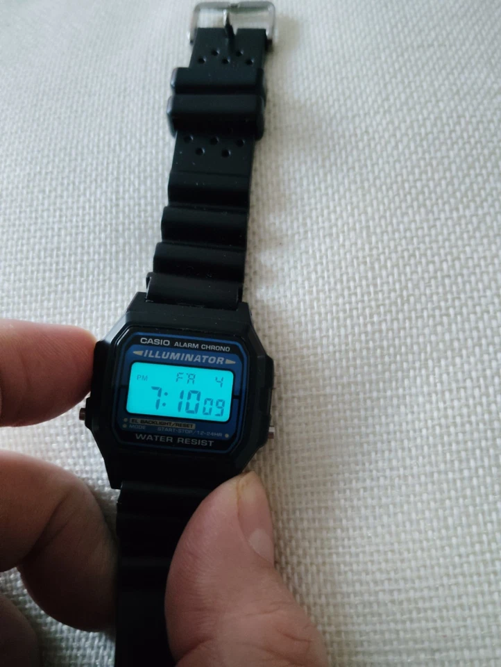 Casio F105W-1A Illuminator Watch With Extra Long Black Rubber Strap., photo 3 of 4