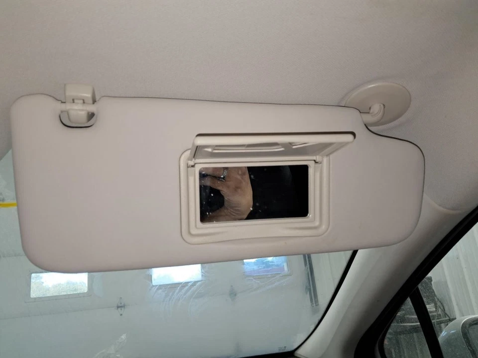 2018 Chevrolet Cruze Passenger Right Sun Visor Gray Used OEM 268-10279R - Изображение 2 из 4