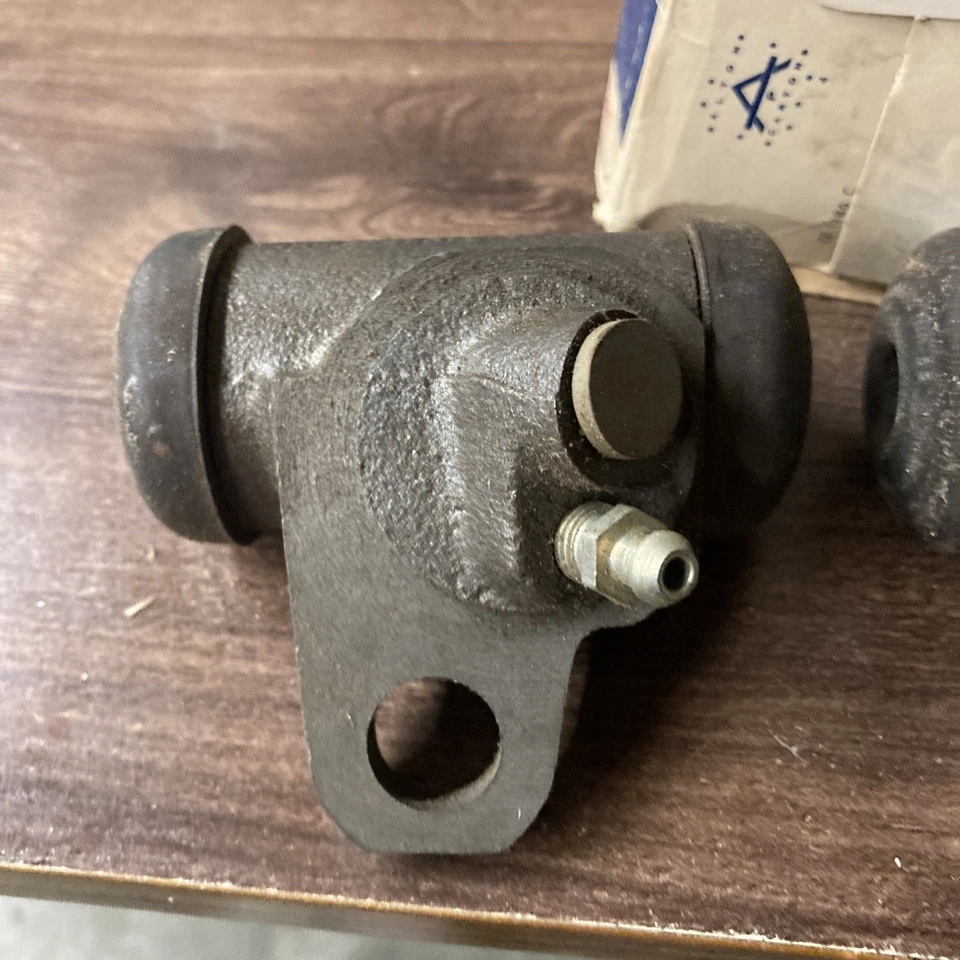 Комплект цилиндров передних левых и правых колес 1958 Chevrolet Corvette Wagner Lockheed - Изображение 2 из 4