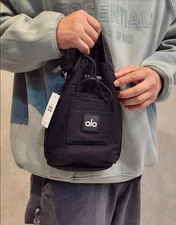 Alo Crossbody Bucket Bag Black – NWT, Lightweight & Versatile Tote