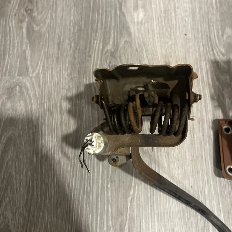 Комплект педалей тормоза сцепления для грузовика Toyota T100 T-100 1993-1998 годов выпуска протестирован изготовителем оборудования руководство - Изображение 3 из 4