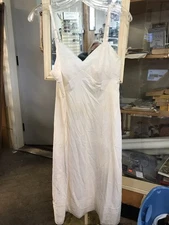 Vintage Vanity Fair Cream Lace Antron III Nylon Full Slip Knee Length Sz 34