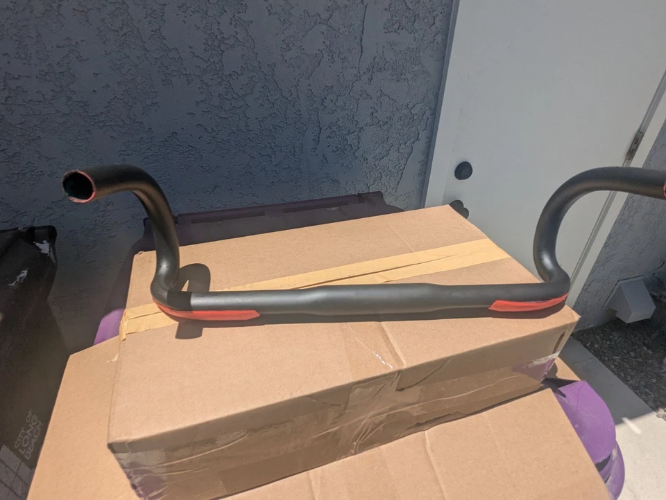 Manillar de carretera de carbono Bontrager Pro IsoCore VR-SF 44 cm, abrazadera de 31,8 mm Foto 2 de 3