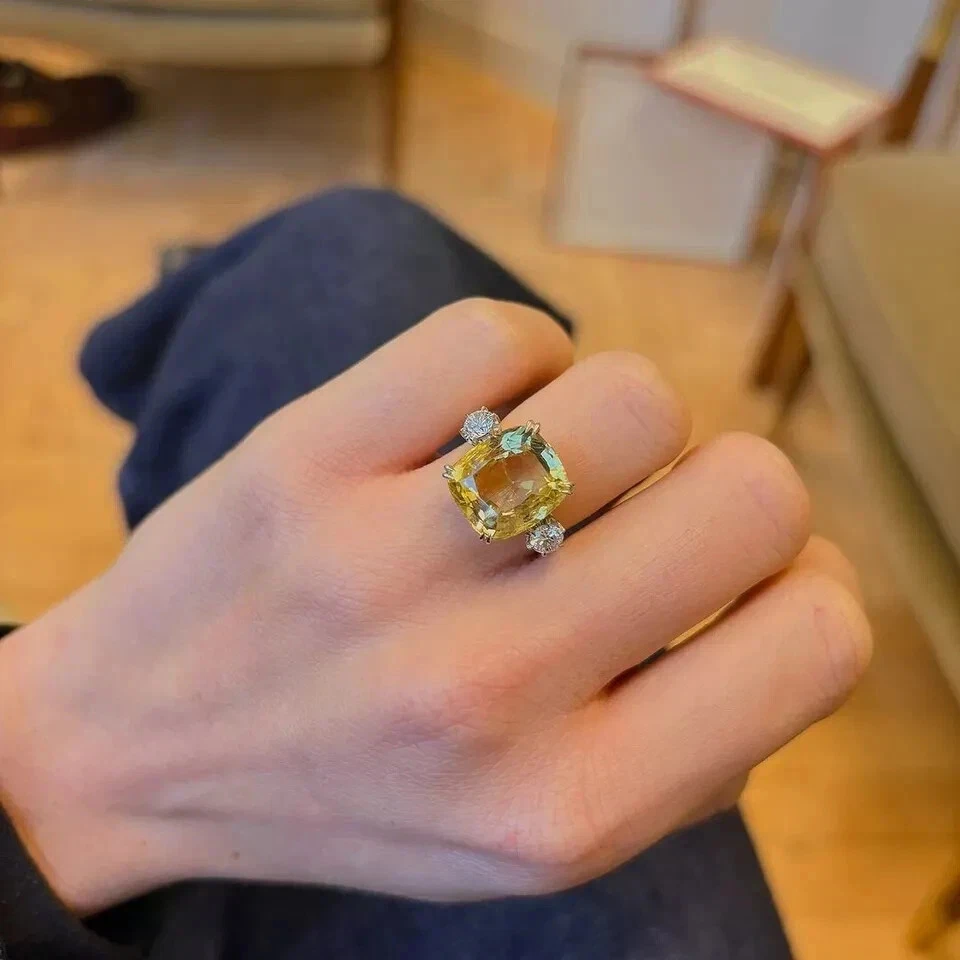 Anillo de boda de diamantes y zafiros amarillos naturales con cojín de 11,69 quilates de oro blanco de 14 quilates Foto 3 de 4