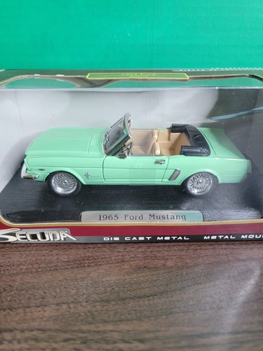 1965 FORD MUSTANG CONVERTIBLE Green~1:24 SCALE DIECAST SECUDA CANADIAN - Picture 4 of 5