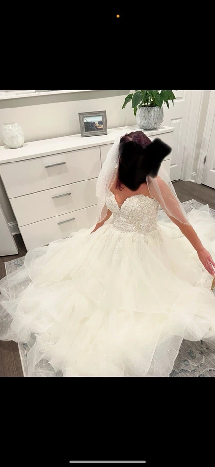 Elegante Vestido de Novia con Corpiño de Cuentas y Falda de Tul - Nuevo Con Etiquetas M/L Foto 3 de 4