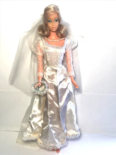 Vintage 1976 Rare TNT Face Beautiful Bride Barbie Doll #9599 Korea