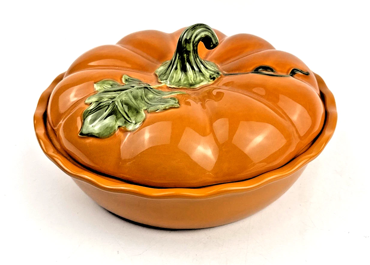 Better Homes and Gardens Ceramic Pumpkin Pie 10” Covered Baking Dish Beautiful