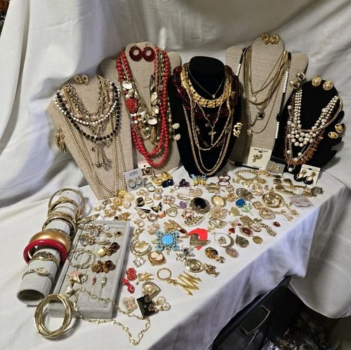 Vtg Lot 160 Trifari Brooches Earrings Monet Napier Signed Unsign GOLD TONE 6#