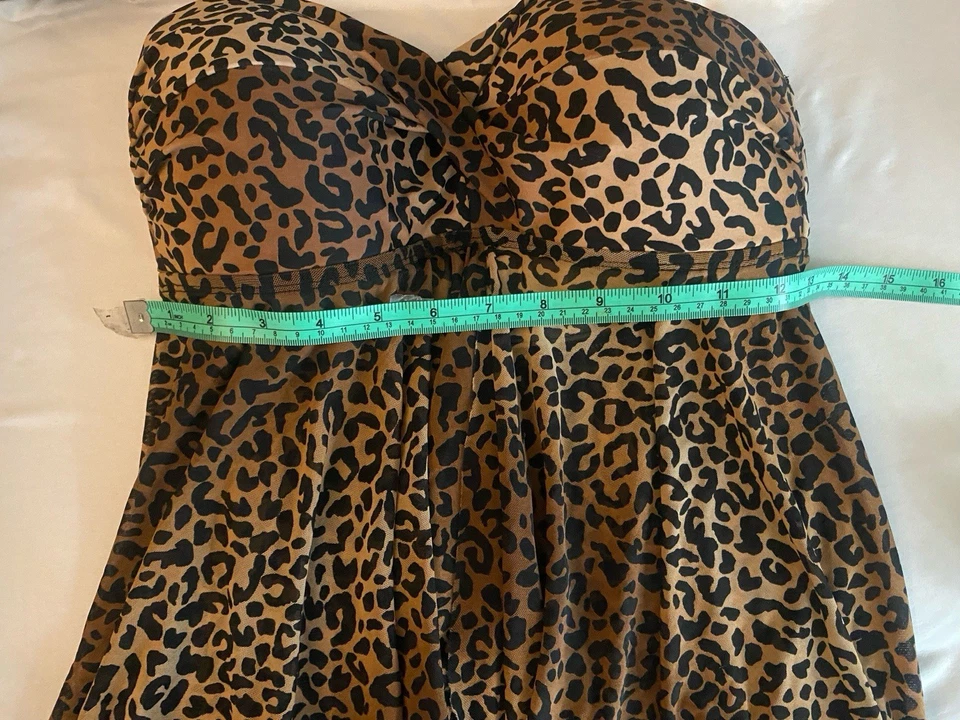 Leopard Print Swim Tankini Bathing Suit Top Built-In molded cups Women's Size M - Image 3 of 4