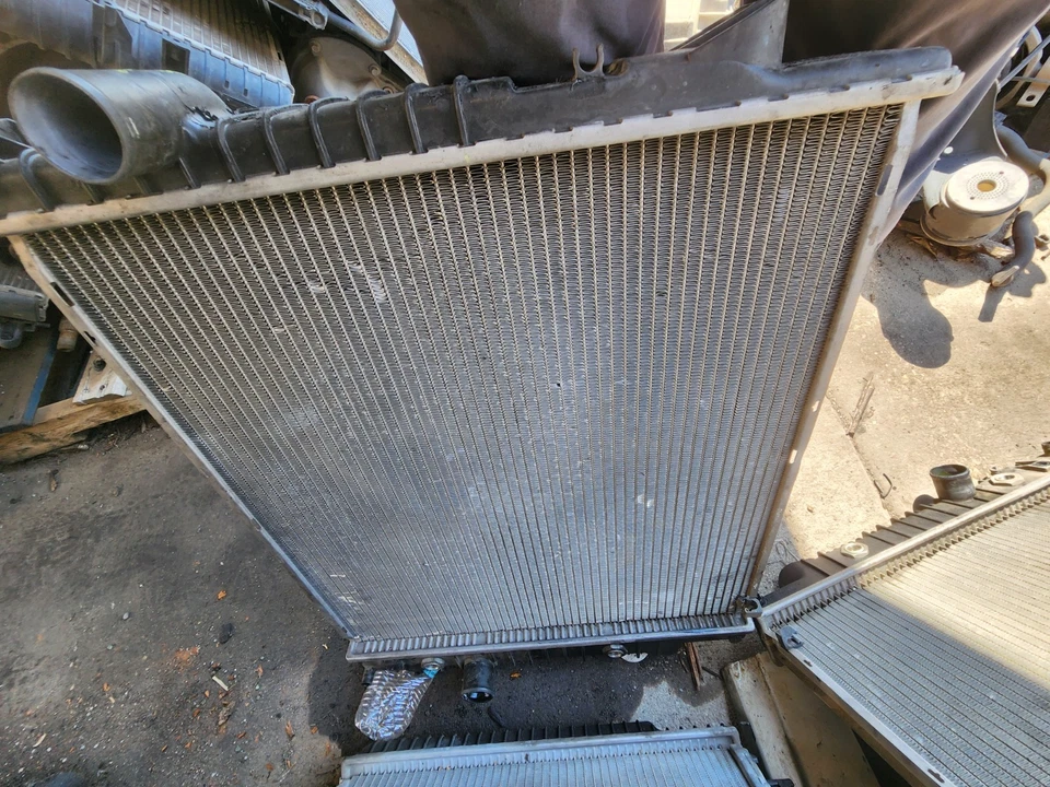 1998 1999 2000 01 02 2003 JAGUAR XJ8 XJR VANDEN PLAS COOLING RADIATOR MNC4205AF - Image 2 of 3