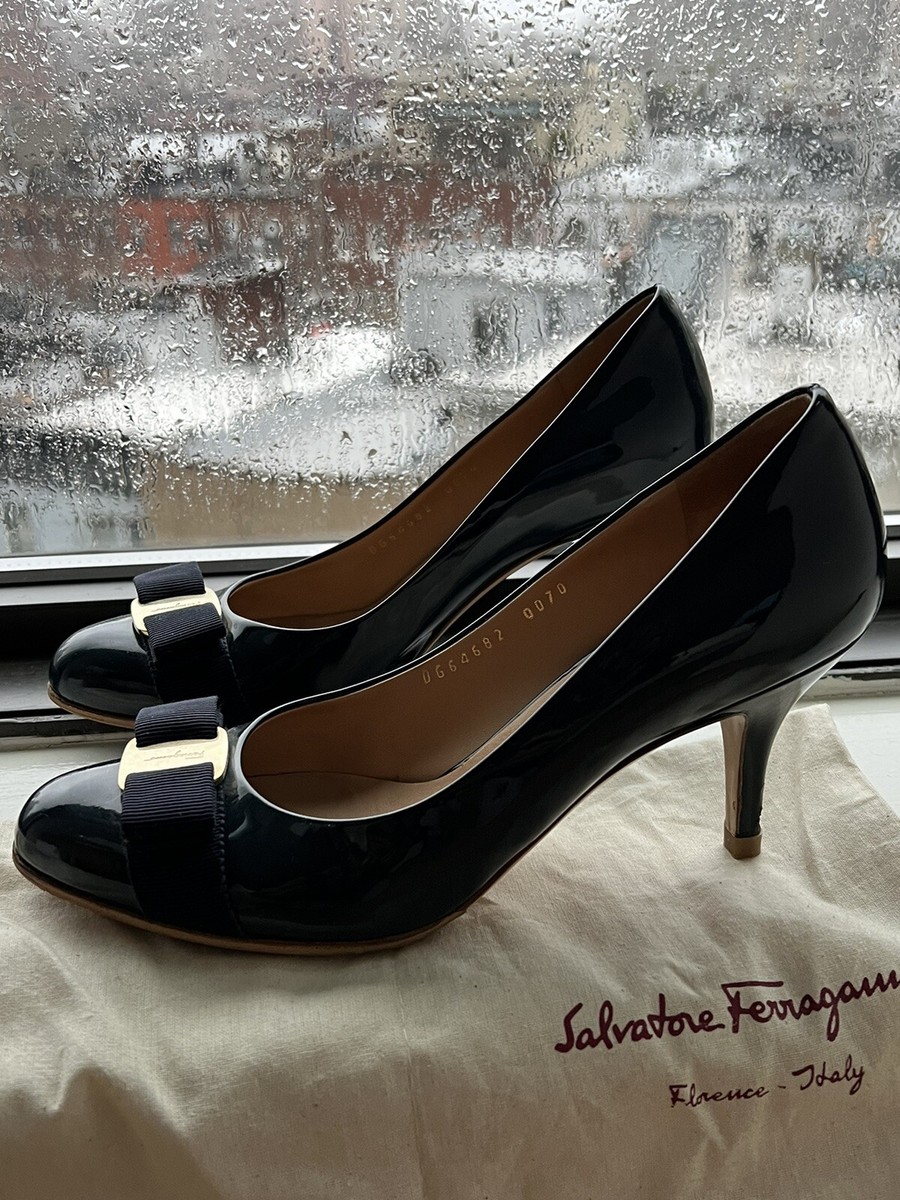 Salvatore Ferragamo Carla Bow Pump Heel Sz 7 Navy | eBay