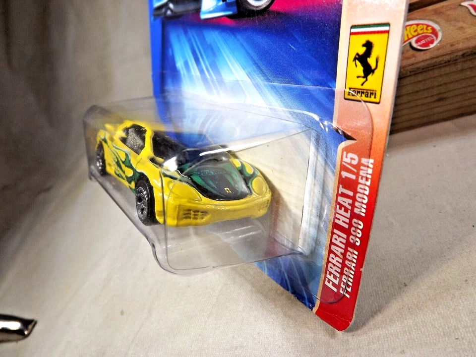 Ferrari Heat Series 2004 Hot Wheel #128 1/5 Ferrari 360 Modena amarillo con 5 radios Foto 4 de 4