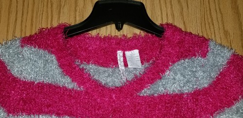 Adorable Warm Fashionable Girl's HEART -N- CRUSH Size L (10/12) Fuzzy Sweater - Picture 3 of 12