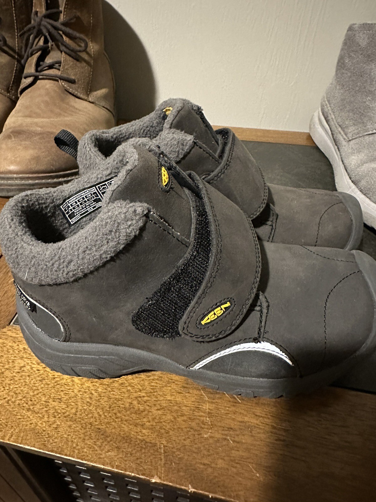 NUOVO! Stivali da neve invernali impermeabili Keen Kootenay III neri per bambini taglia 12. Senza etichetta