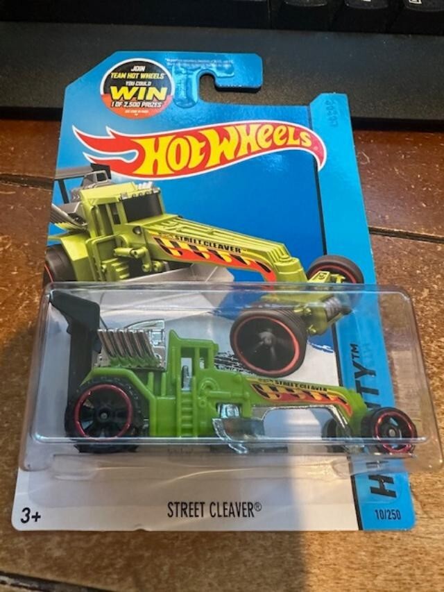 2015 Hot Wheels HW City Street Cleaver #10 Green