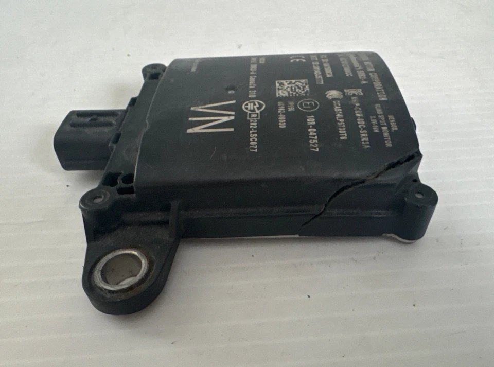 2017 - 2020 Toyota Sienna Blind Spot Radar Sensor 88162-08030 OEM K0047 - Image 4 of 4