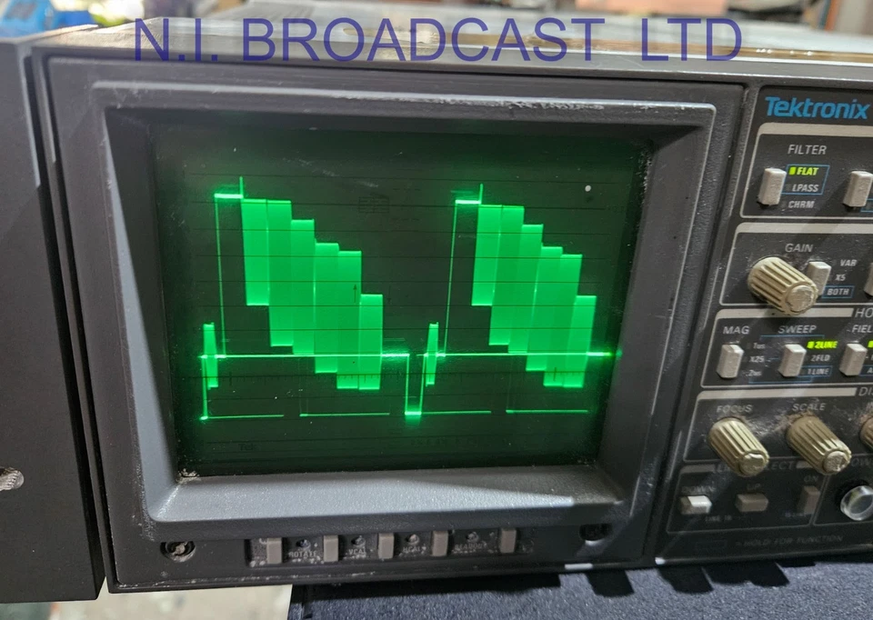 Tektronix 1731 and tektronix 1721 waveform vector composite scopes - Image 3 of 4