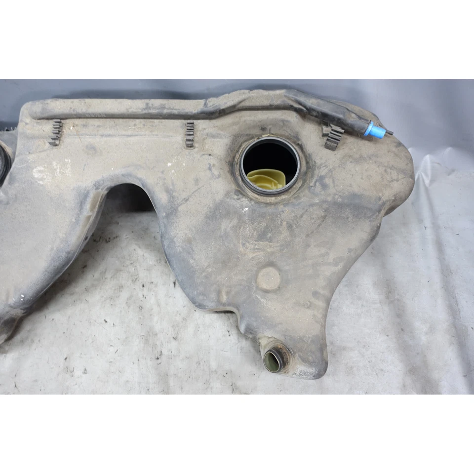 BMW E36 1995-1999 Serie 3 Suministro de tanque de combustible de plástico de fábrica OEM Foto 3 de 4