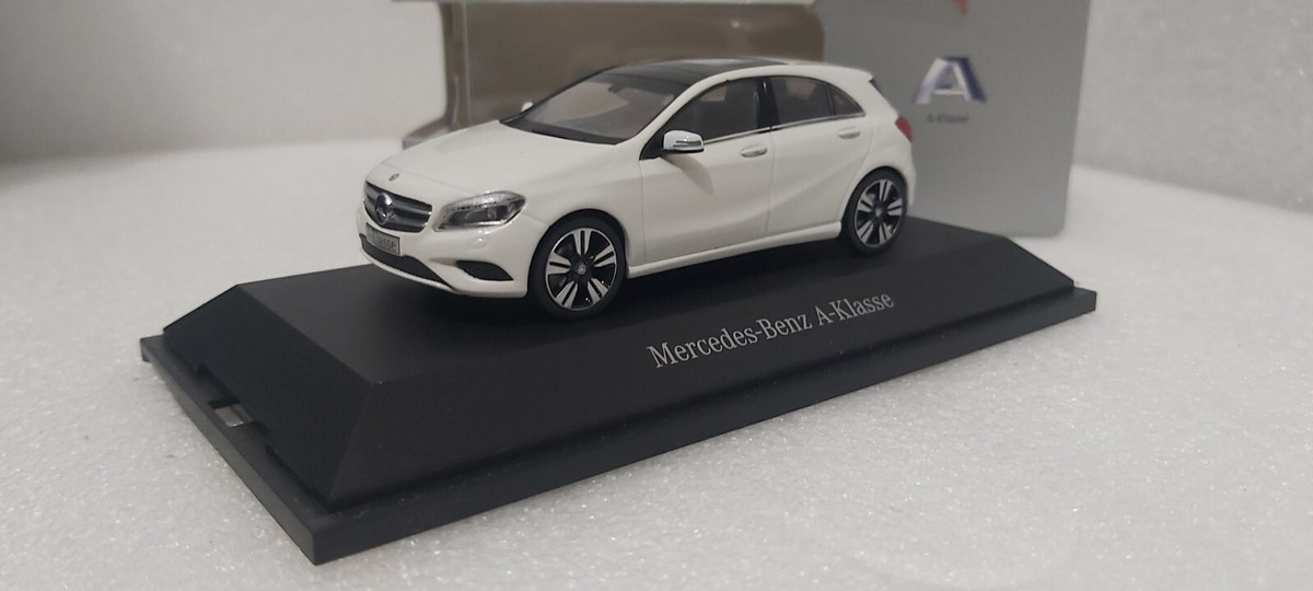 Mercedes-Benz A-Klasse (W176) 2012 White 1:43 Schuco B6 696 0121