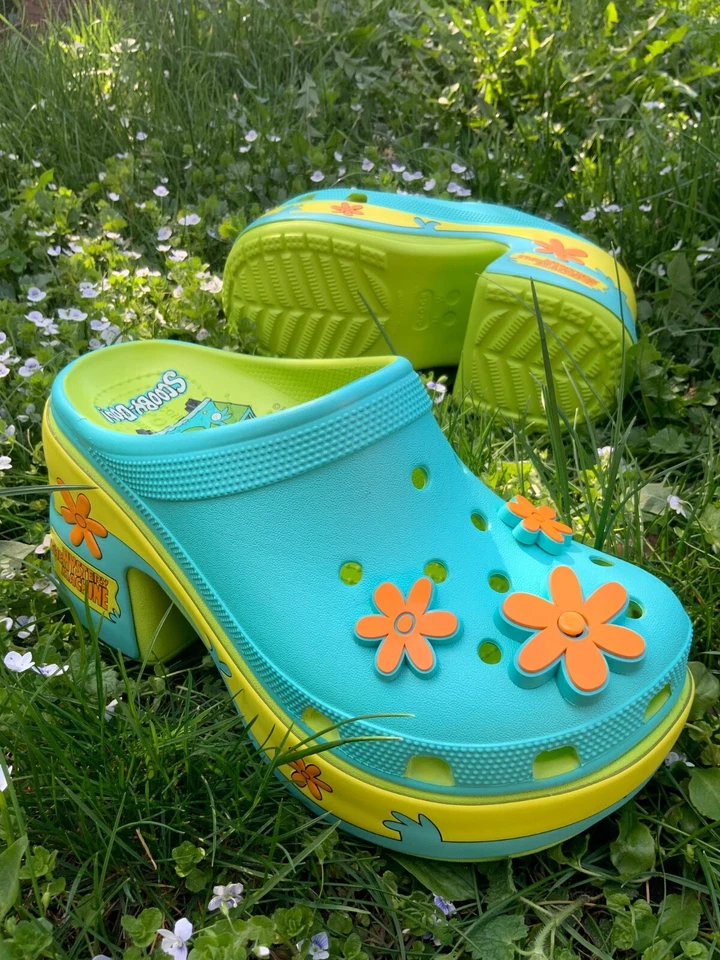 W8 US  CROCS Scooby-Doo Mystery Machine Siren Clog 210107 Lime Punch - Image 4 of 4
