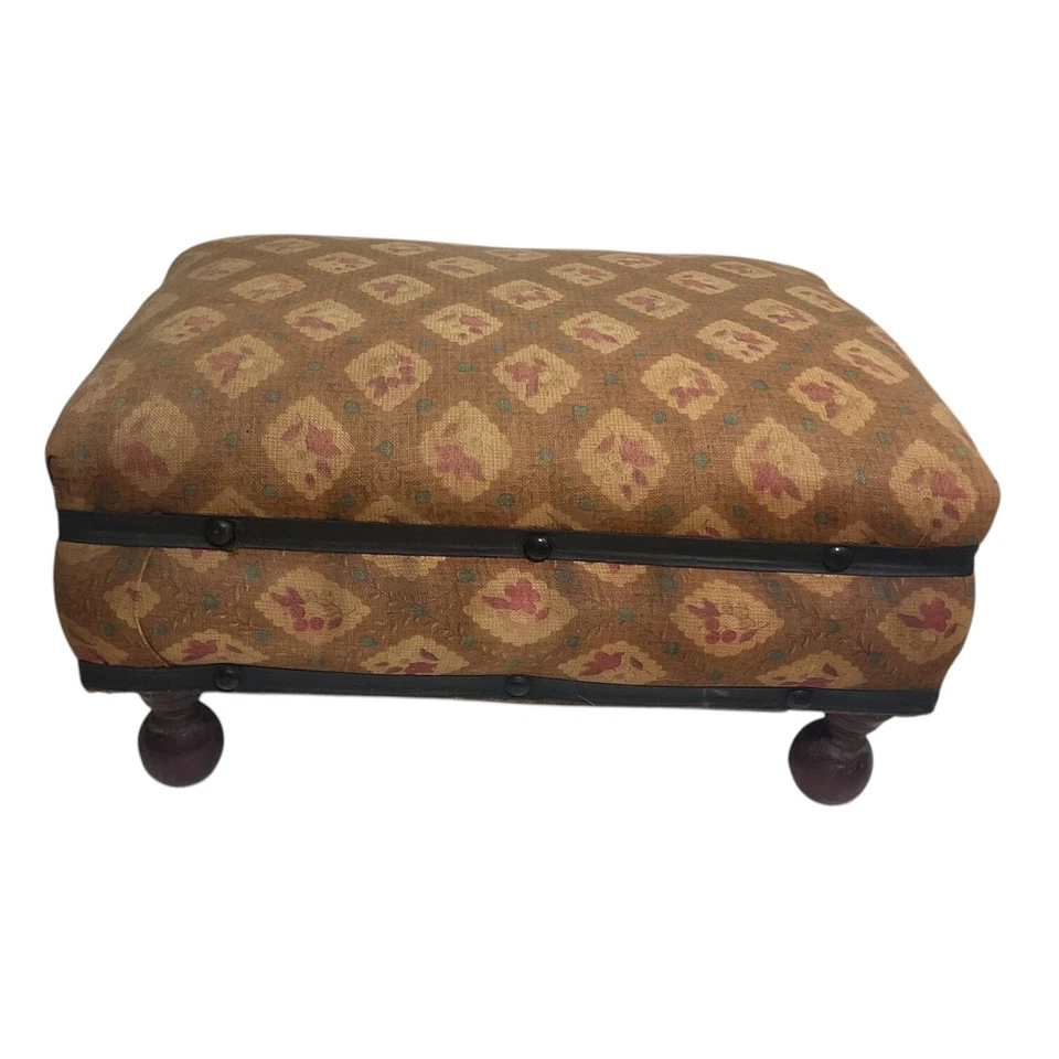 Antiguo taburete tapizado otomano EL TABURETE HEBRA 13-1/2" X 10-1/2" Foto 3 de 4