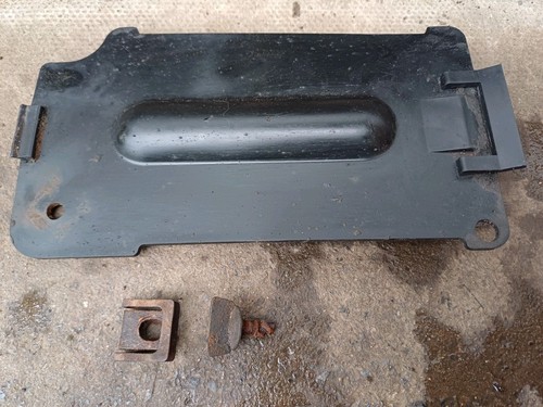 Rover 75 / MG ZT LH - Front Arch Liner Fog Light Access Panel - Picture 2 of 3