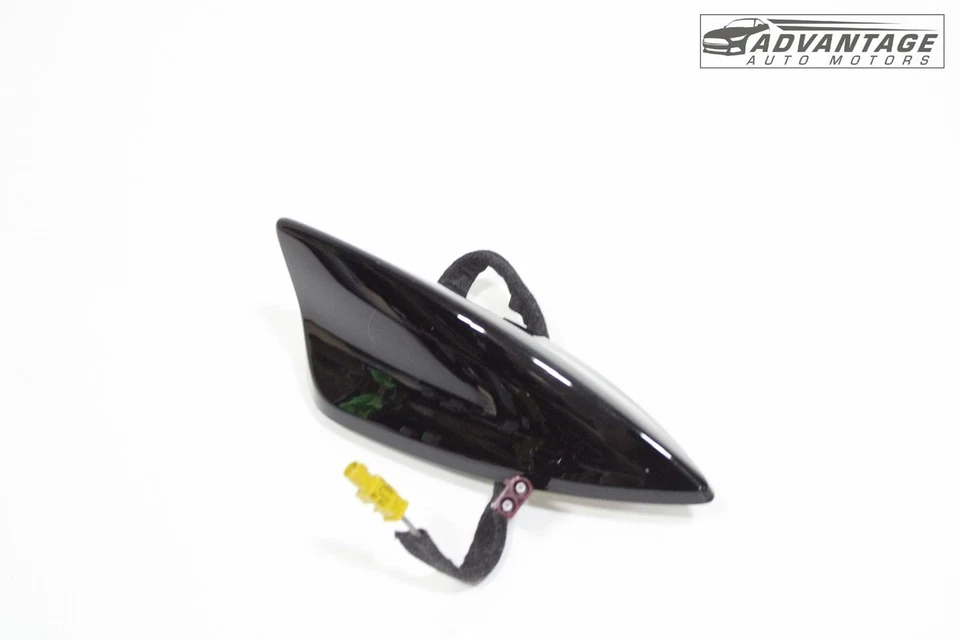 Chevrolet Blazer 2019-2025 antena de radio montada en el techo aleta de tiburón negra OEM Foto 2 de 4