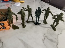 Lot Of 6 5.5  Vintage Army Men Read
