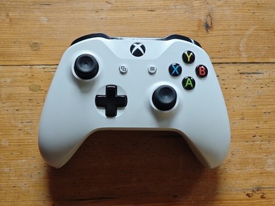 Xbox One Wireless Controller Modell 1708   defekt   Beschreibung beachten