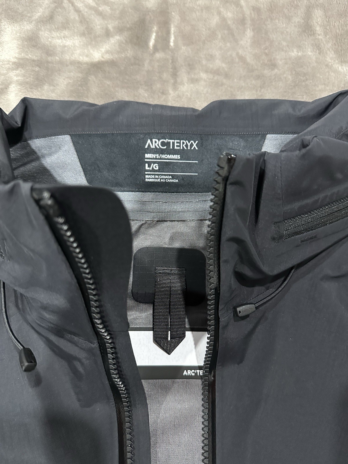 Arc’teryx LEAF Alpha Jacket Gen 2.2 - Large - Black image 3