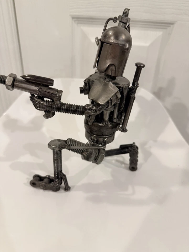 Escultura de metal Boba Fett de Star Wars con materiales reciclados Foto 4 de 4