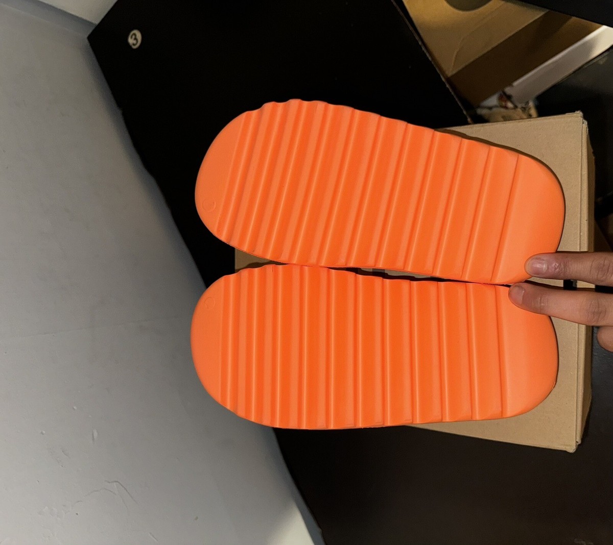 adidas Yeezy Slide Orange Men display picture 3