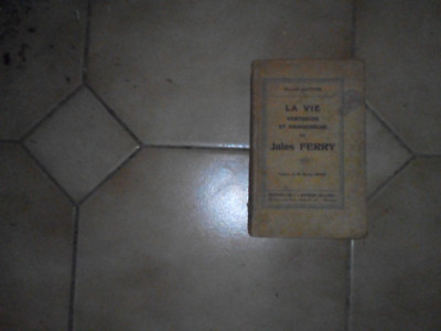CATTIER. Das tugendhafte und gefährliche Leben des Jules Ferry. Ed. East Express.