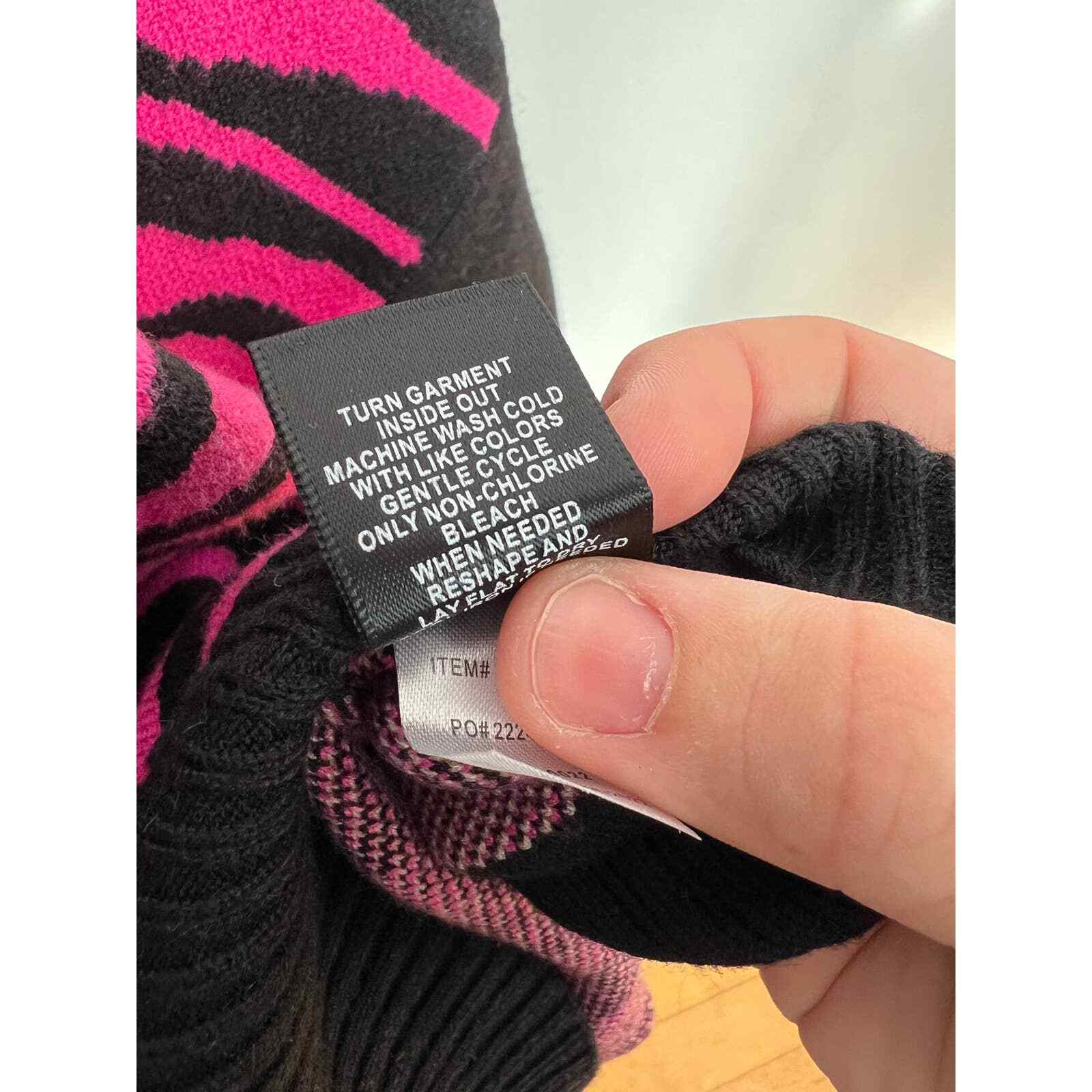 Torrid 2022 Pullover crew neck multi patterned lo… - image 8