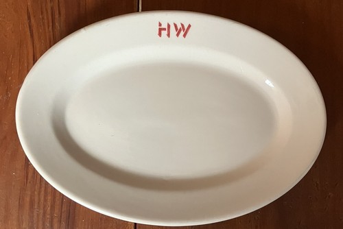 Mayer Porzellan echter Elfenbein ovaler Teller. 9 1/2" quer. Art Deco Initialen HW