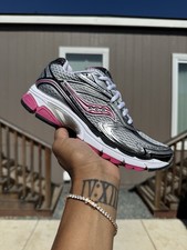 Saucony Womens ProGrid Guide 4 Sneaker Silver...