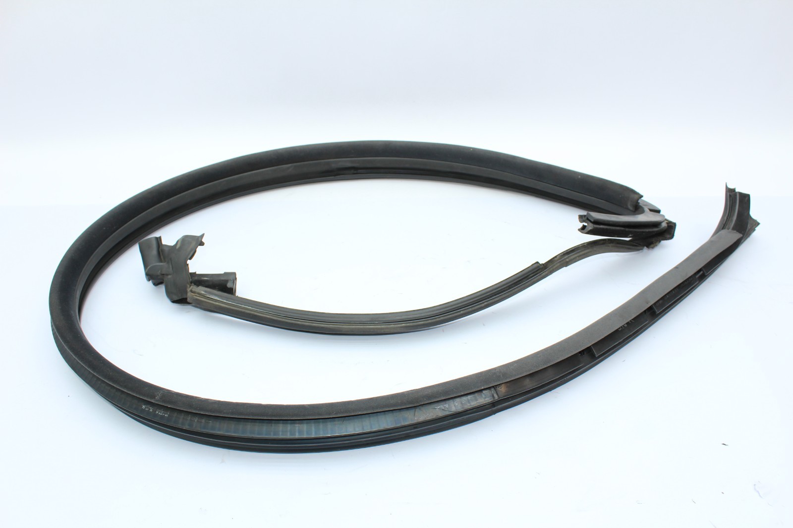 2003-2010 Bentley Continental Right Upper Door Weatherstrip Seal OEM 3W8867368L