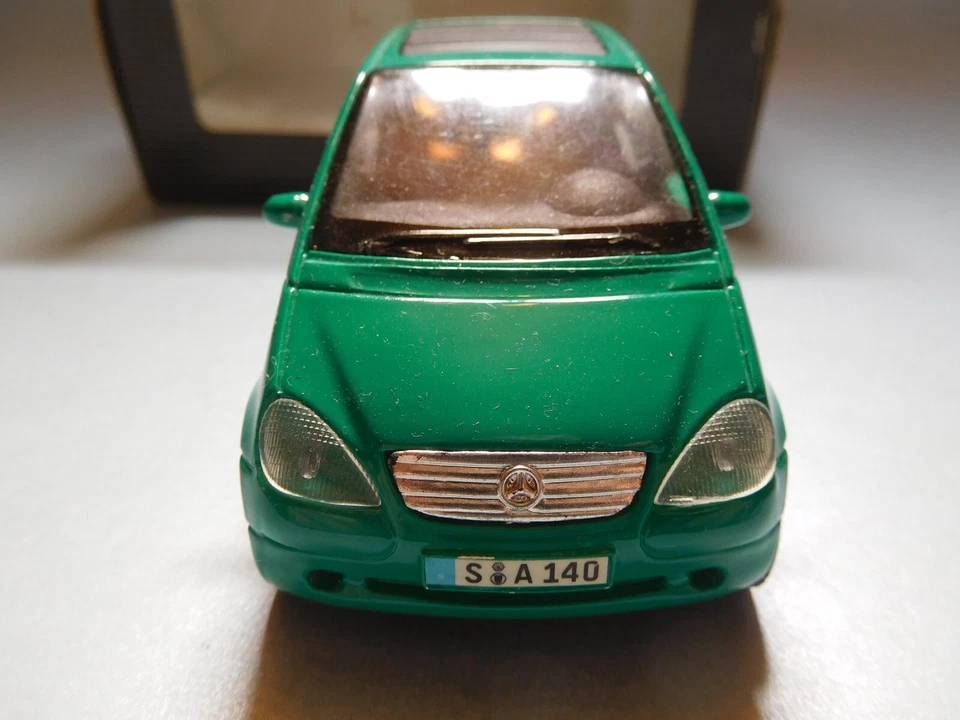 Maisto Mercedes Benz A Class 1/34 Diecast Model Green Car - Image 4 of 4