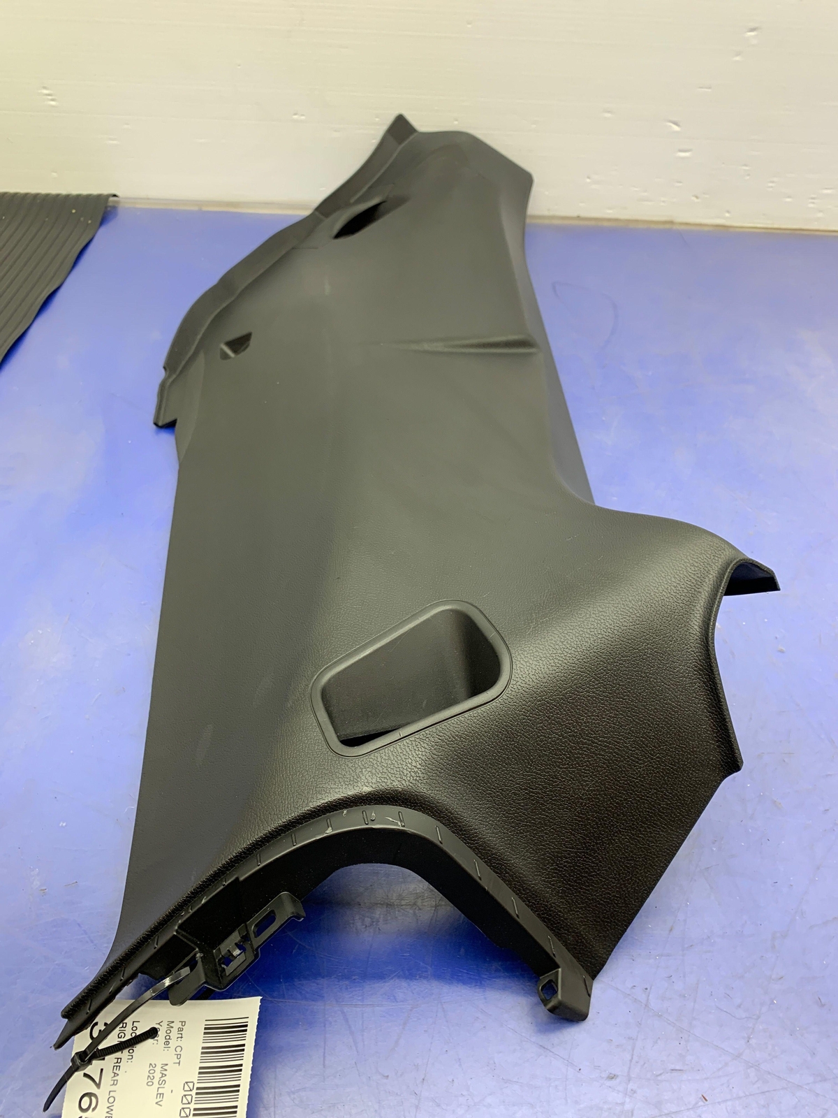 2017-2020 MASERATI LEVANTE M161 RIGHT REAR LOWER C PILLAR COVER TRIM 670040379