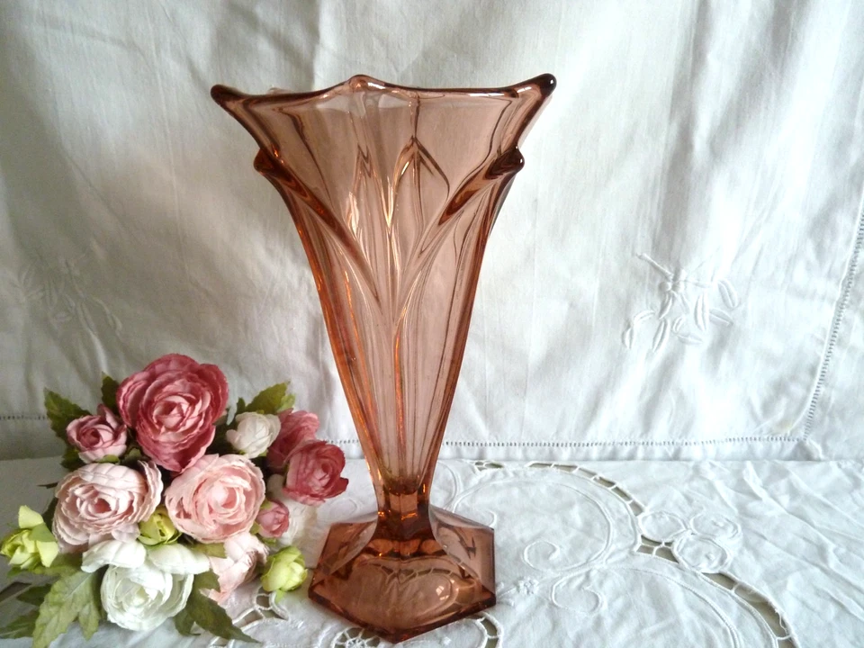 Vase semi cristal rose irisé à facettes style art deco année 1950 24cm - Photo 1/4