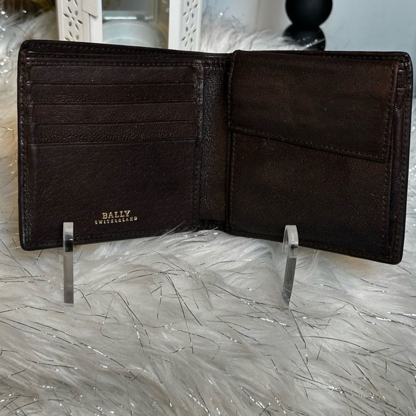 Bally RARE Switzerland Embossed Crest Leather Bifold Wallet – Dark Brown image 4