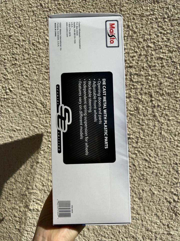 Maisto 1:18 Scale Special Edition Diecast Model Car Ferrari 458 Speciale - Image 4 of 4