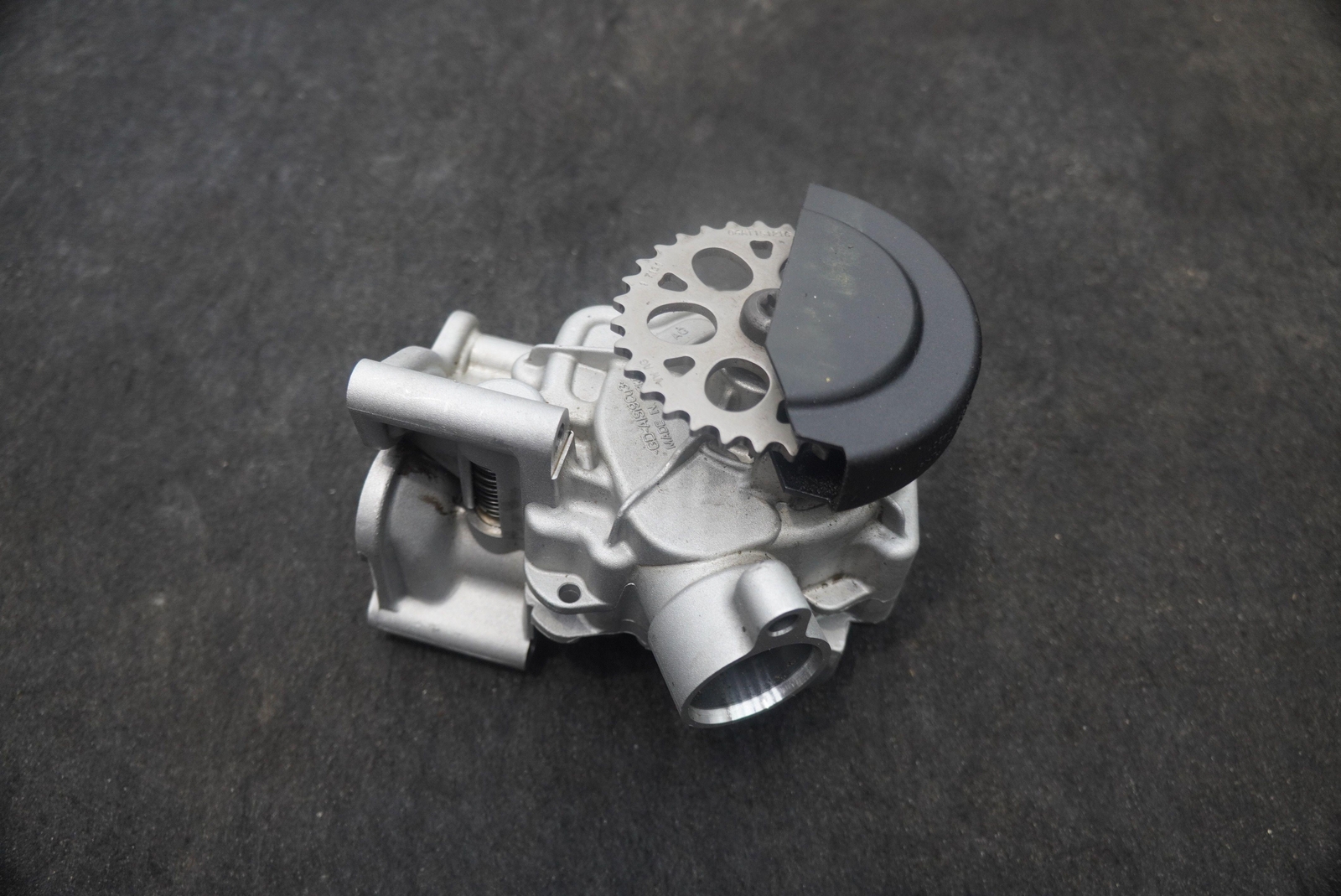 Engine Oil Pump 0P2115103A P2115103A OEM Lamborghini Urus 2018-24