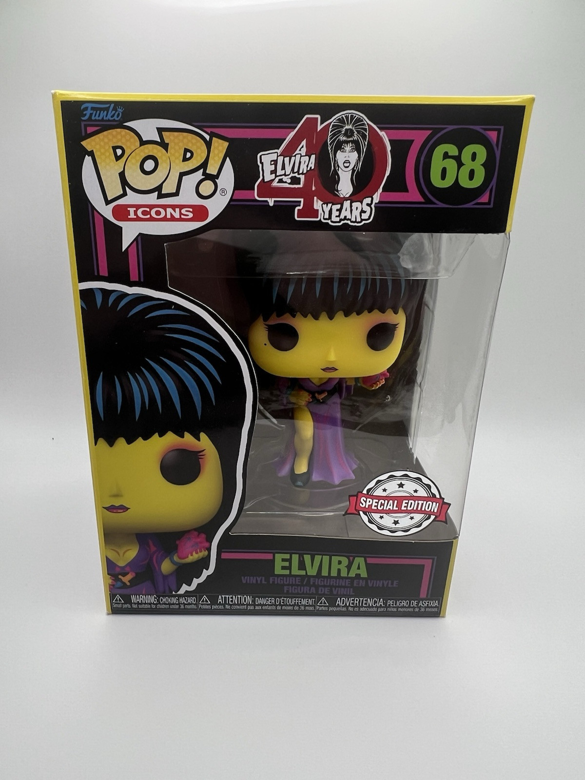 Funko Pop! Vinyl: Elvira (Black Light) - Special Edition (Exclusive) #68
